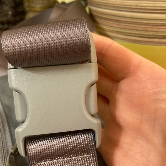 Lululemon Everywhere Gray Belt Bag Crossbody Purse Waist Fanny Pack Travel GUC - Picture 15 of 15